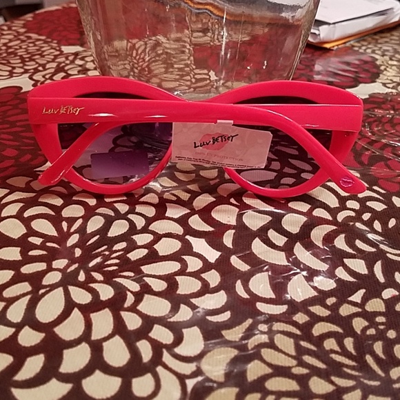 NWT Betsey Johnson sunglasses - Picture 2 of 5